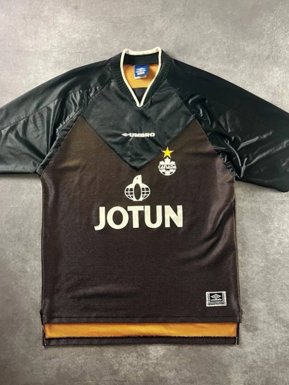 [77] Vintage Umbro Canada GK
Jersey 90s JOTUN Sponsor Size
XL